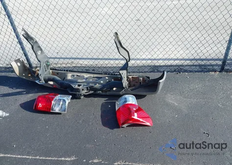 2013 Toyota Tundra Grade 5.7L V8 z USA, uszkodzony, nr VIN 5TFDW5F14DX300294